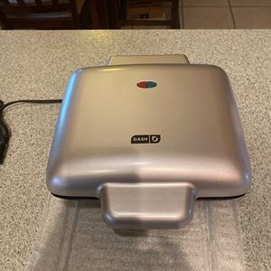 DASH No-Drip Belgian Waffle Maker: Waffle Iron 1200W + Waffle Maker Machine